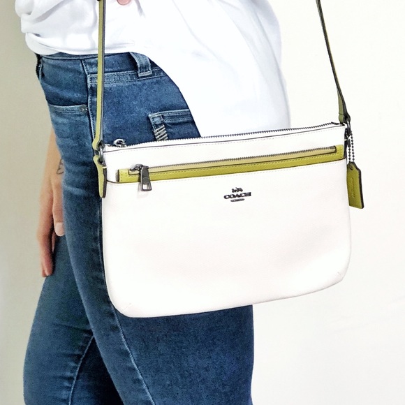 NWOT• Coach• Shoulder sling Envelope handbag - Picture 3 of 8